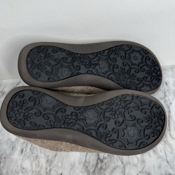 LL Bean Slippers Womens 9 M Taupe Wool Daybreak Scuffs Dog Motif Slip On - Picture 2 of 4